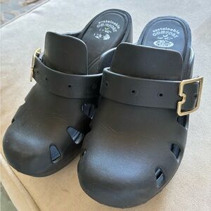 Dr.Scholl’s Original 365 Clogs. Black with gold Buckle.
Rare to find.